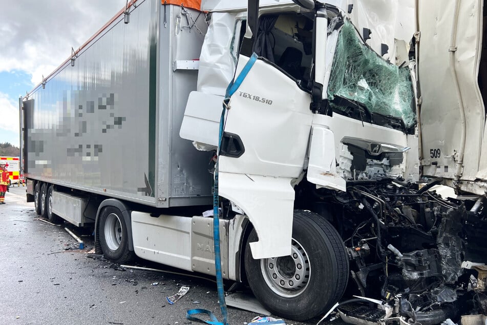 Unfall A6: Heftiger Lkw-Unfall auf A6: Mehrere Menschen bei Crash teils schwer verletzt