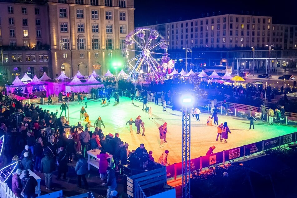 Das 2. Dresdner Winterfest auf dem Altmarkt Dresden.