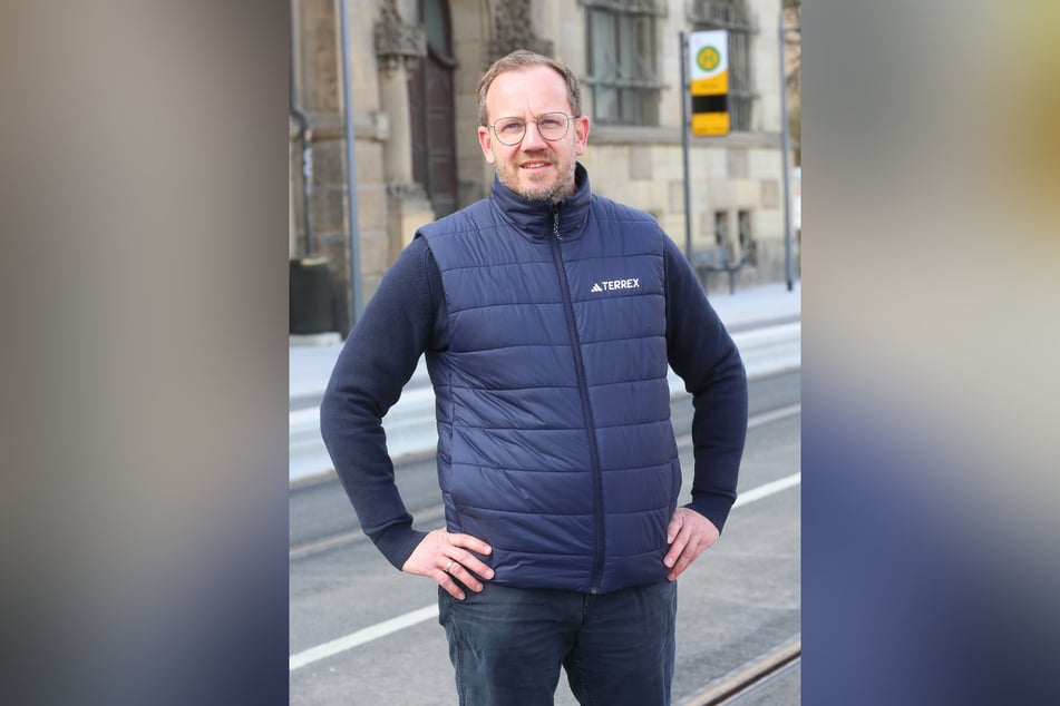 Stadtbezirksamtsleiter Lars Fiebig (45) ist froh über die fertige Baustelle.