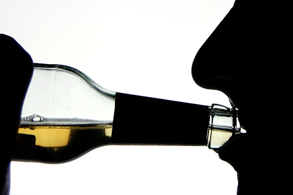 Mann trinkt eine Flasche Rum im Supermarkt: Polizei misst unfassbaren Alkoholwert