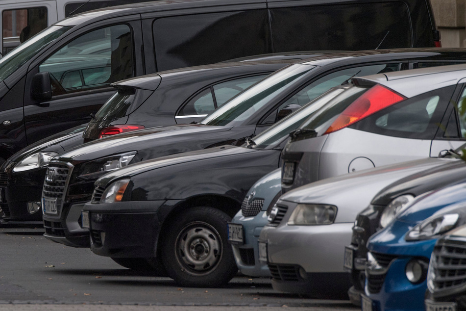 Hakenkreuze in den Lack gekratzt: 24 Autos in Nordsachsen beschädigt!