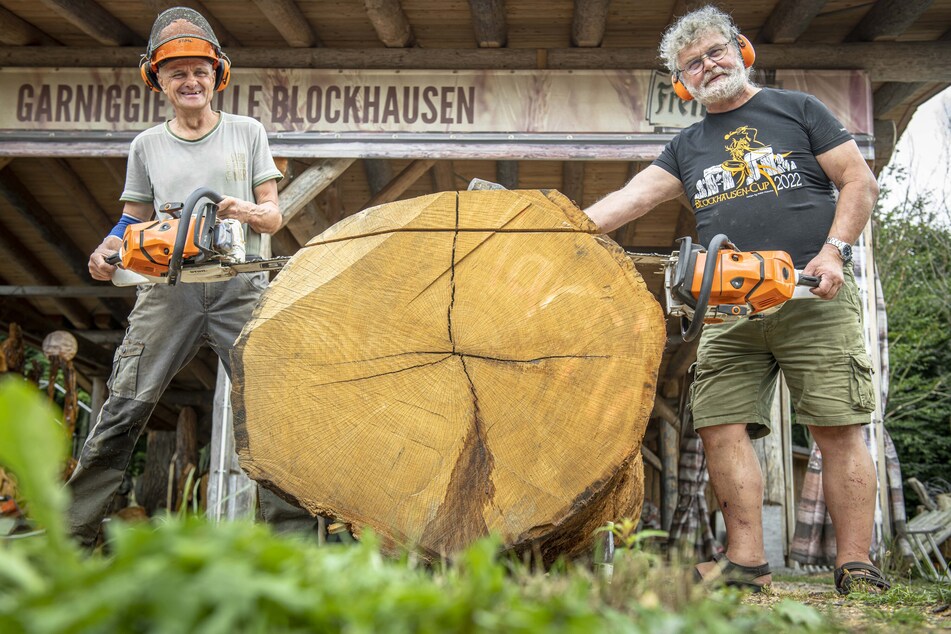 Etwa zehn Meter lang: Im Erzgebirge entsteht ein XXL-Tisch aus Holz