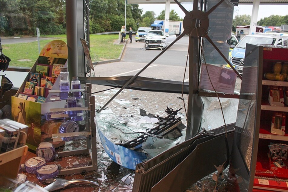 "Sehr schlechte Mischung": Suff-Fahrer rast in Tankstelle und verursacht 60.000 Euro Schaden
