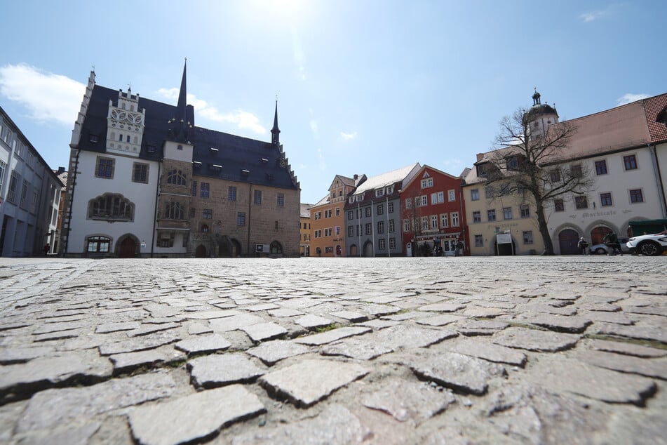 Der menschenleere Marktplatz von Neustadt an der Orla. Der Saale-Orla-Kreis hat derzeit eine Inzidenz von 483 und ist aktuell deutschlandweit am stärksten von der Corona-Pandemie betroffen.