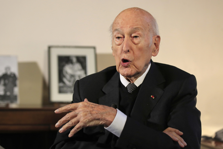 Valéry Giscard d'Estaing, ehemaliger französische Staatspräsident, spricht während eines Interviews mit der Associated Press.
