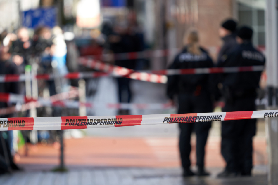 Polizeiabsperrungen sind am am Heumarkt zu sehen, wo mehrere Menschen ums Leben gekommen waren (Archivfoto).