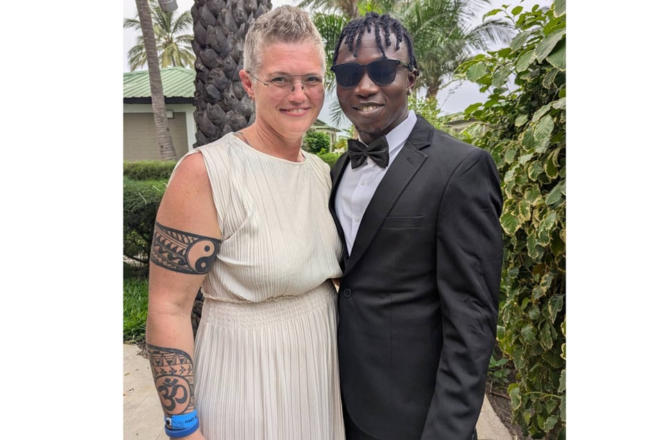 Susanne (54) und Lamin (23) wollen ihre Zukunft gemeinsam verbringen.