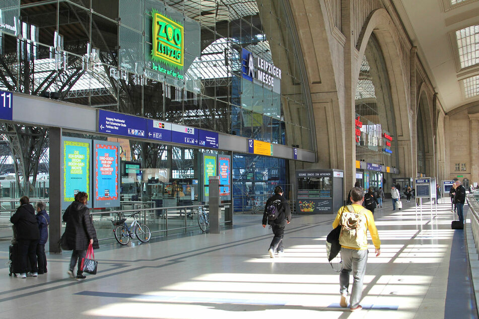 Auf dem Leipziger Hauptbahnhof wurde am Freitag ein MDR-Team beleidigt. (Archivbild)