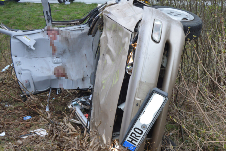 Unfall A1: Dramatischer Unfall auf A1: Feuerwehr muss Frau aus Wagen schneiden