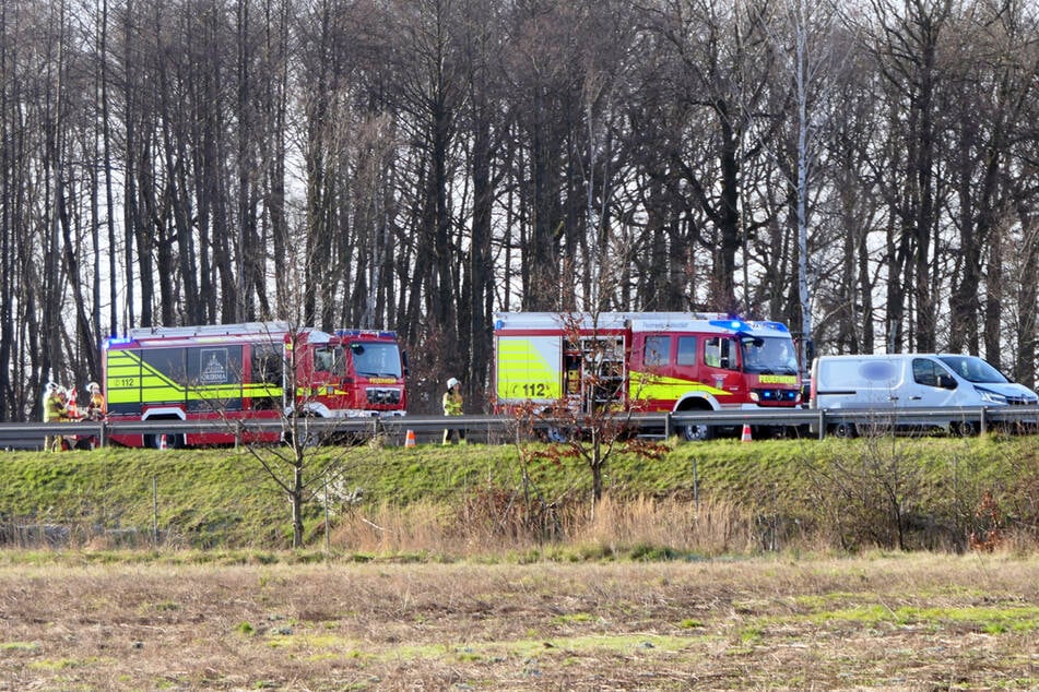 Unter anderem die Feuerwehr rückte bei dem Unfall auf der A14 aus.