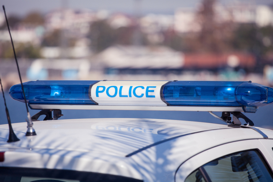 Französische Polizisten nahmen den mutmaßlichen Täter fest. (Symbolbild)