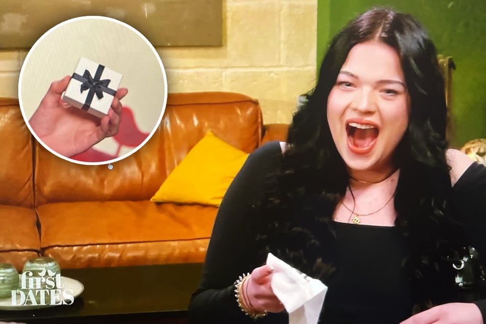 First Dates: "First Dates": Dieses kuriose Päckchen sorgt für jede Menge Gelächter