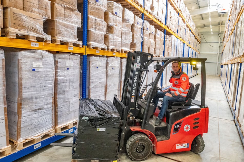 Logistik-Leiter Lars Werthmann (39) koordiniert wöchentlich Hilfsladungen in einem Umfang von durchschnittlich 50 Tonnen.