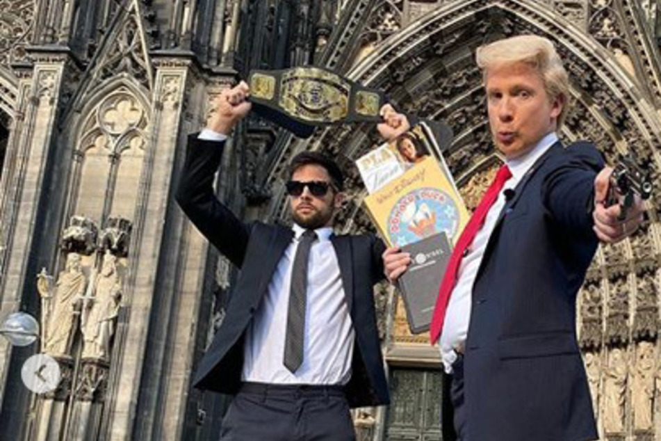 Fake-Trump mit Knarre vor Kölner Dom