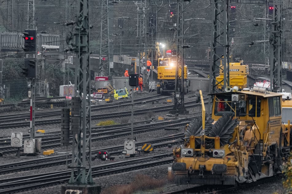 Hauptbahnhof Halle gesperrt - was Reisende jetzt wissen müssen