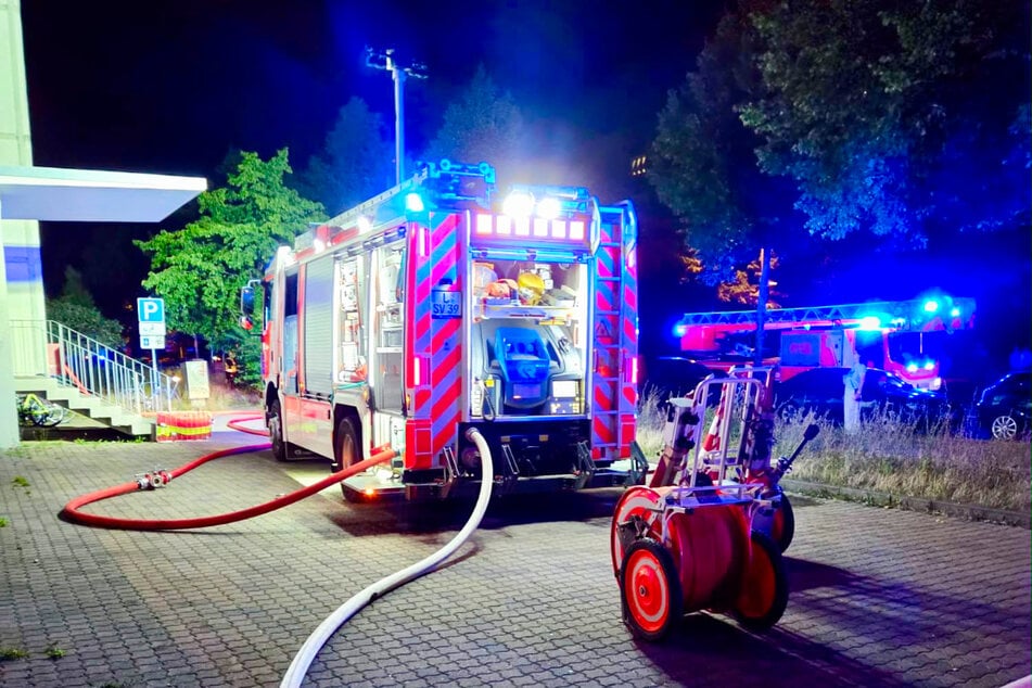 Die Feuerwehr war stundenlang vor Ort.