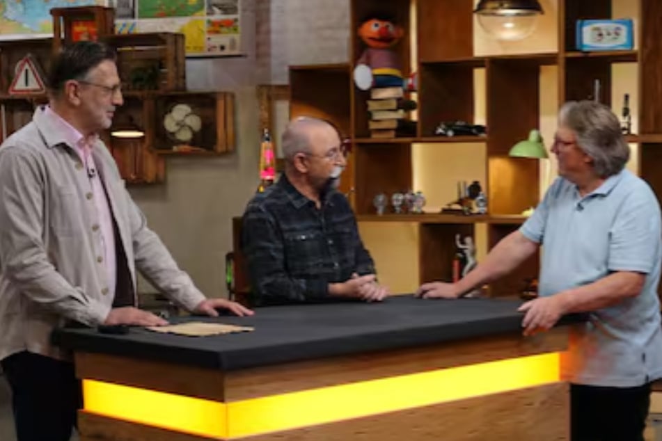 Jens Häberle (r.) aus Timmendorfer Strand möchte bei "Bares für Rares" einen Fund vom Dachboden seiner Tante loswerden.