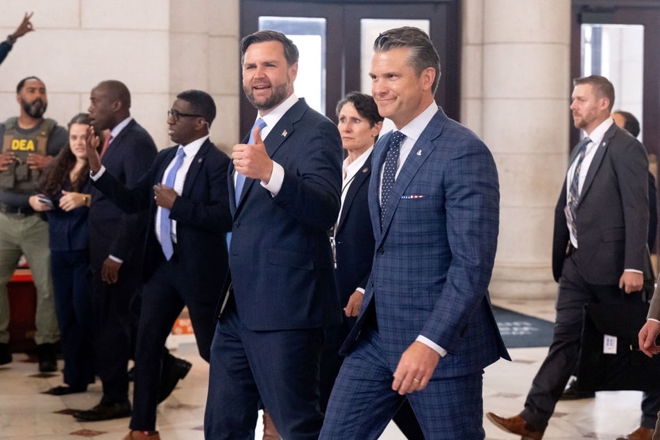 Vice President JD Vance (center l.) finally revealed his two closest MAGA friends in the White House.