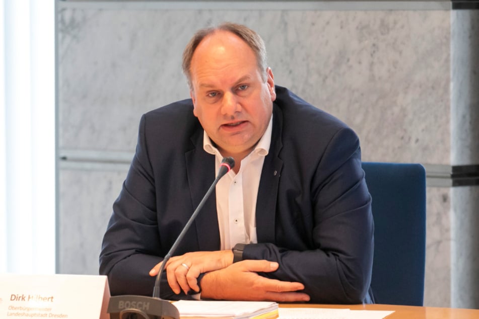 Wird sich noch lange mit Einschränkungen in seiner Stadt befassen müssen: Dirk Hilbert (48, FDP).