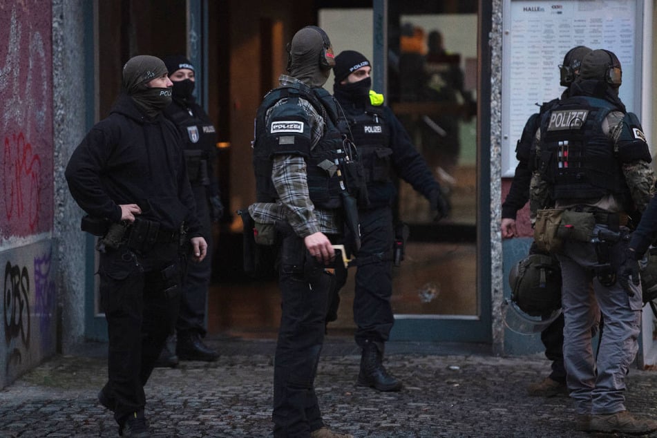 Nachdem in Berlin in jüngerer Vergangenheit immer wieder Schüsse gefallen sind, zeigt die Polizei eine verstärkte Präsenz auf den Straßen. (Symbolfoto)