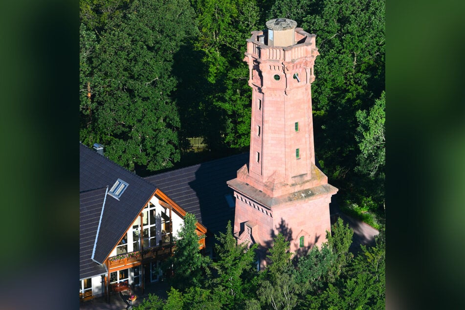 Der 27 Meter hohe Friedrich-August-Turm.