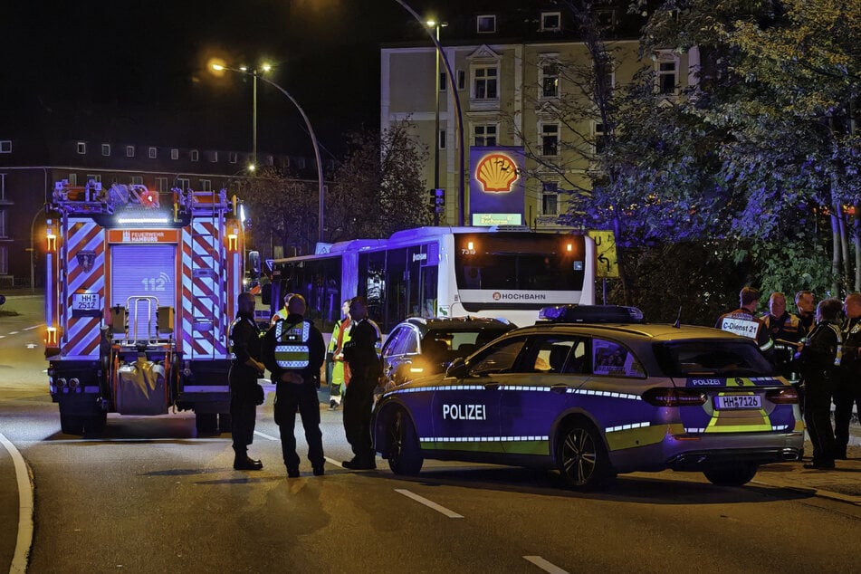 Tödlicher Unfall! Mann (†72) wird von Bus überrollt
