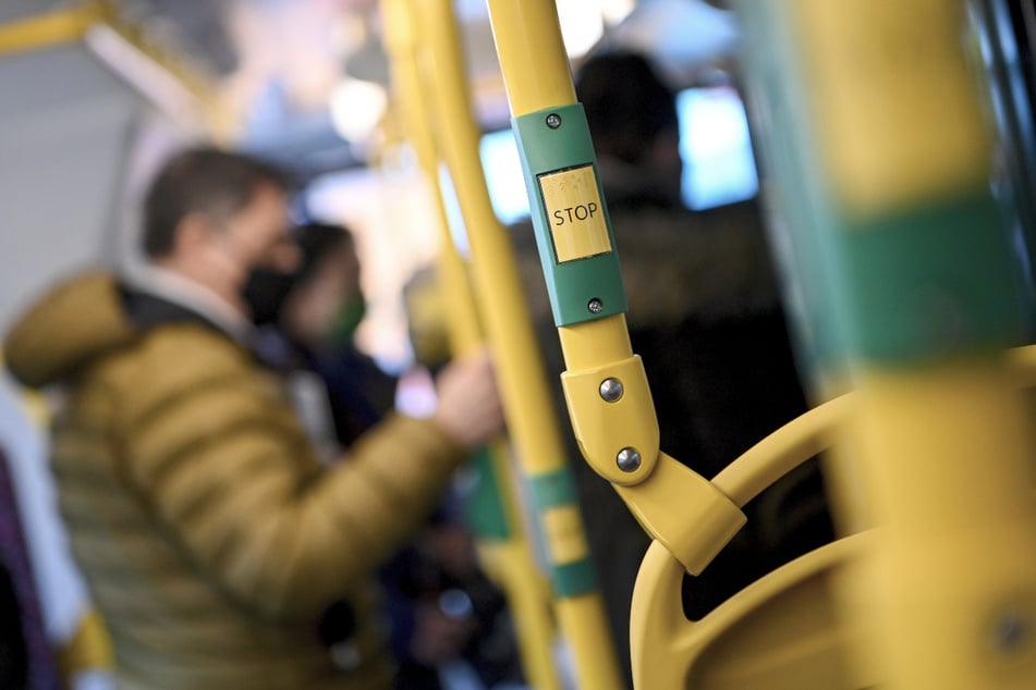 BVG macht Ernst: Nervende Handy-Nutzer in den Bussen bekommen den Kopf gewaschen