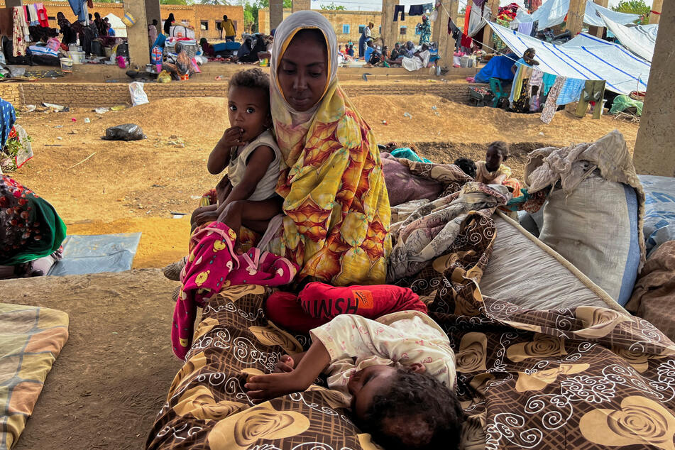 Families displaced by RSF advances in Sudan's El Gezira and Sennar states shelter at the Omar ibn al-Khattab displacement site in Kassala state.