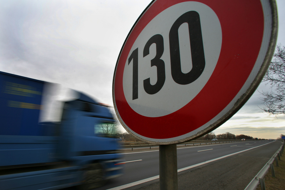 Ein Tempolimit von 130 km/h auf deutschen Autobahnen? Für viele Menschen undenkbar - für andere ein Muss.