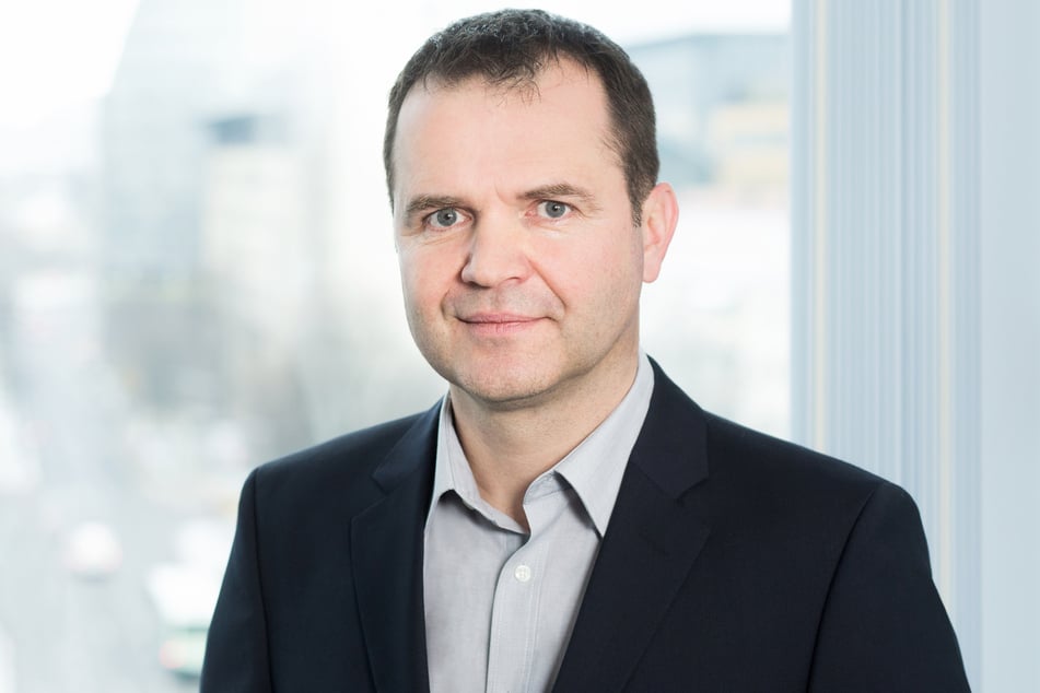 Bauwerksprüfer Jens Basedow (53) schaute sich den Pylon von innen genauestens an.