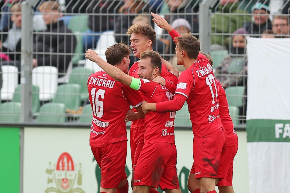 Torjubel nach dem 1:0 für den FSV Zwickau in der 71. Minute.