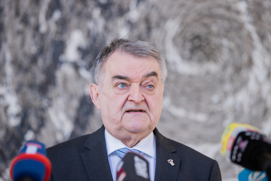 Mitte April gab Innenminister Herbert Reul (68, CDU) im Landtag ein Statement zu den Verboten der Rockergruppen ab.