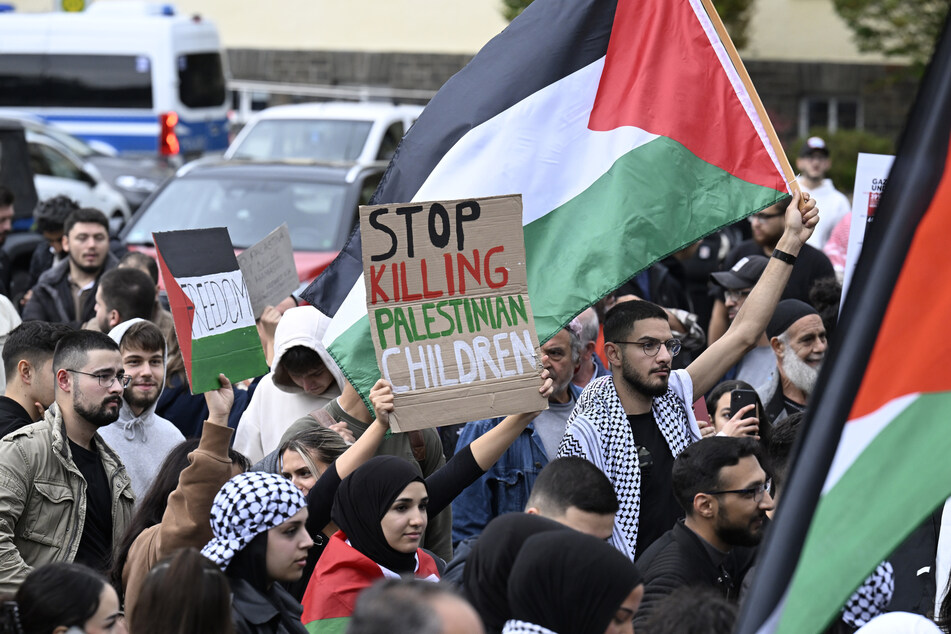 In mehreren deutschen Städten sind geplante palästinensische Demonstrationen verboten worden.