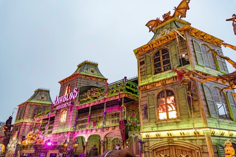 Der 695. Winterdom auf dem Heiligengeistfeld bringt bis 7. Dezember Action, Nervenkitzel und Spaß für die ganze Familie.