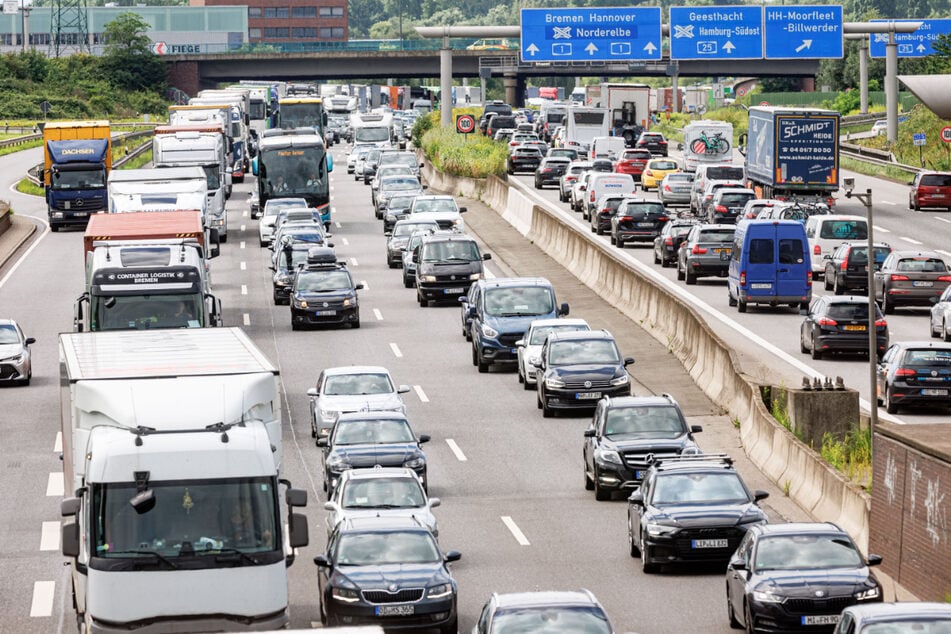 Verkehrskollaps rund um Hamburg! Hier steht Ihr im Stau