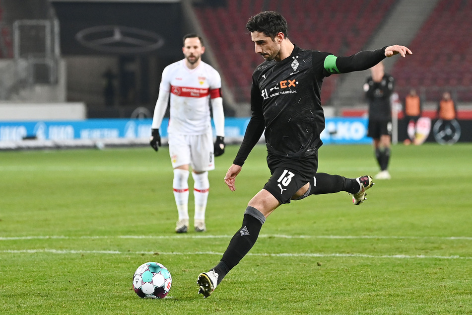 Beim Auswärtsspiel in Stuttgart verwandelte Gladbachs Lars Stindl (33, v.) in der Vorsaison einen Elfmeter zur zwischenzeitlichen 1:0-Führung. Die Partie endete 2:2.