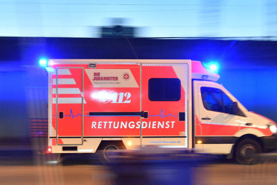Nach ersten Erkenntnissen war der Rettungswagen bei dem Unfall im Einsatz. (Symbolfoto)