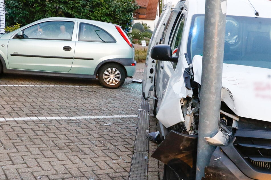 Tragischer Unfall: Dacia-Fahrer verliert die Kontrolle und stirbt noch vor Ort