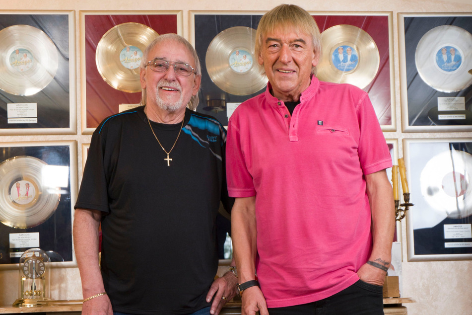 Karl-Heinz Ulrich (74, l.) und sein Bruder Bernd Ulrich (72) stammen aus dem mittelhessischen Ort Hungen und bilden gemeinsam das erfolgreiche Schlager-Duo "Die Amigos".