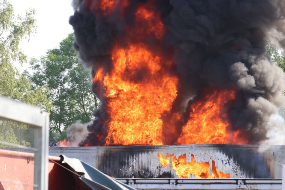 Chemnitz: Rauchwolke über Chemnitz: Falsch entsorgte Batterien sorgten für Großeinsatz