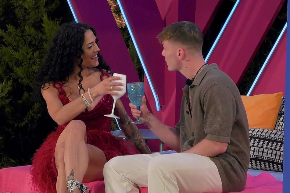 Elena Miras (33) lernt "ihre" Männer kennen, darunter auch das Küken der Runde - der 24-jährige Ferris.