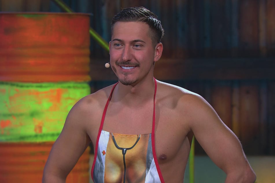Hat beim Spiel "Du blöder Mixer" noch gut lachen: Reality-Star Marvin Kleinen.