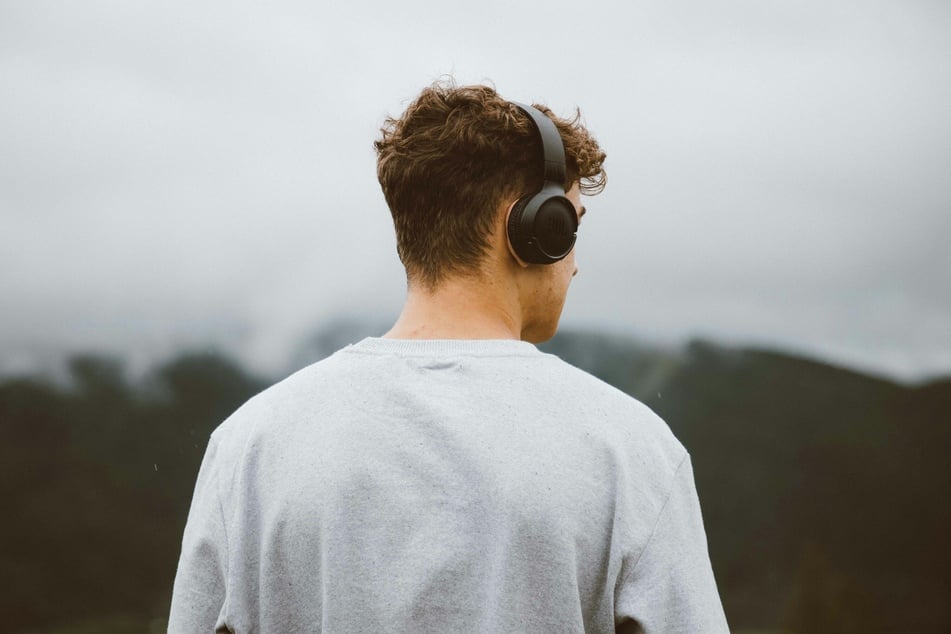 Almost all listeners are now unable to distinguish AI-generated tracks from the real thing, according to an Ipsos study for the French platform Deezer in November.