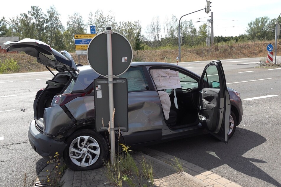 Bei dem Unfall wurden beide Autos erheblich beschädigt.