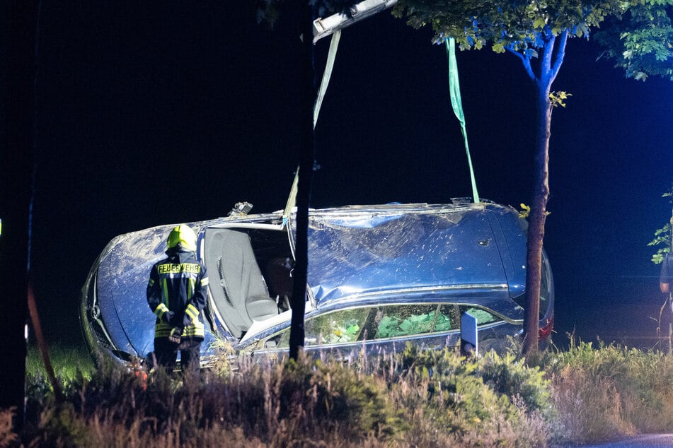 Das verunfallte Auto musste aufwendig geborgen werden.