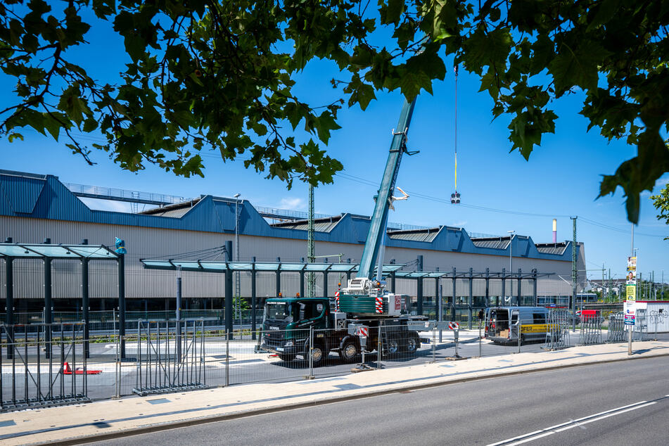 Das neue Fernbus-Terminal am Chemnitzer Hauptbahnhof ist fast fertig. Zum Kulturhauptstadt-Jahr 2025 sollen hier zahlreiche Touristen ankommen.