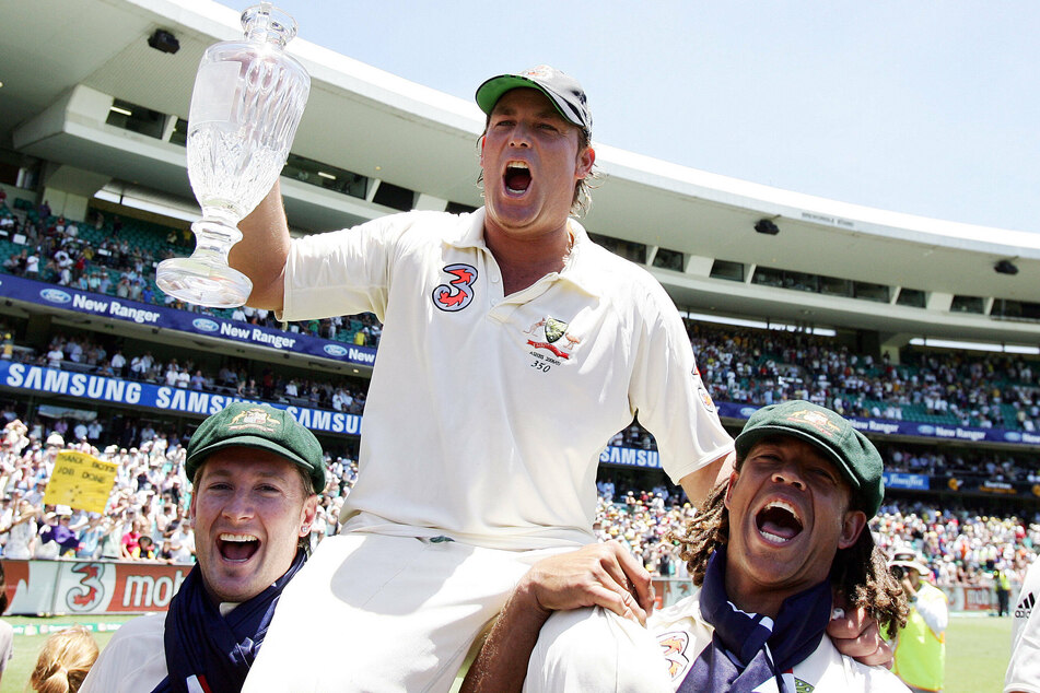 Andrew Symonds (r.) starb nur knapp zwei Monate nach seinem ehemaligen Teamkollegen Shane Warne (†52, M.).