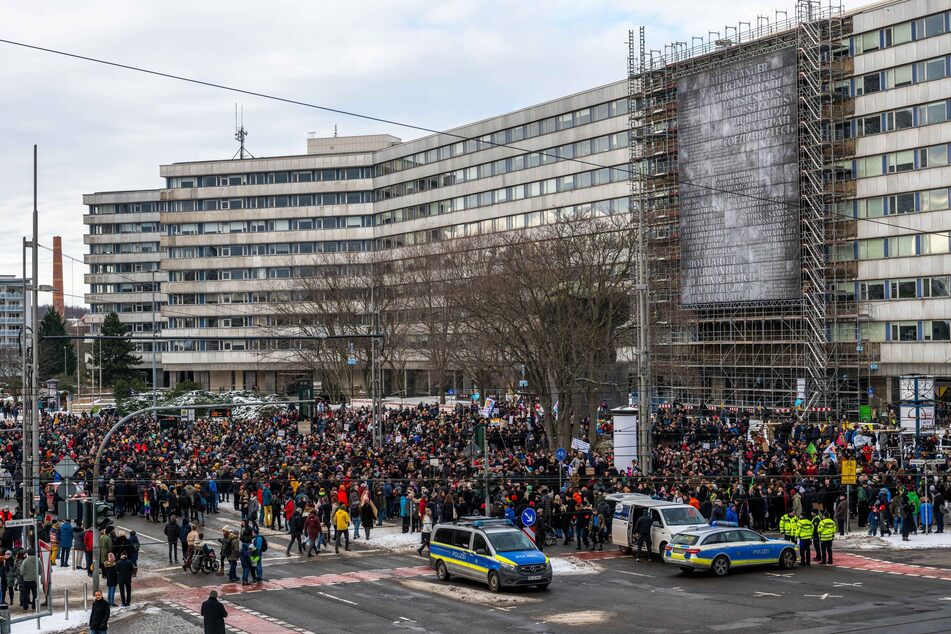 Großer Anti-AfD-Protest am Chemnitzer Nischel. 200 Teilnehmer waren angekündigt, 12.000 kamen.