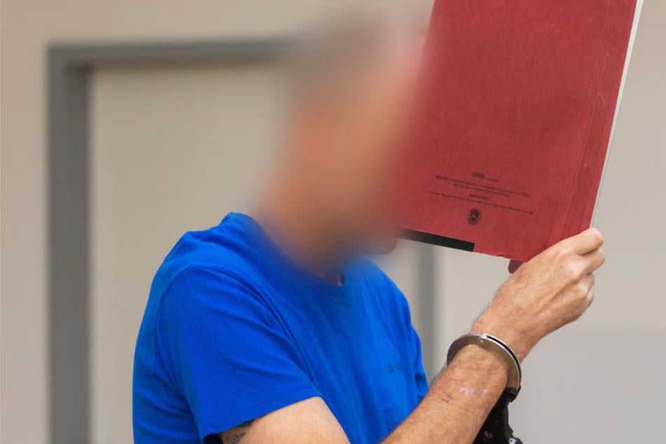 Eigene Tochter (†8) brutal getötet? Vater bricht vor Gericht in Tränen aus