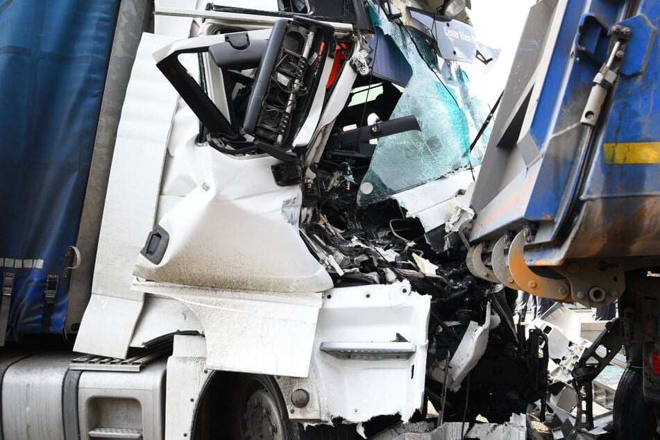 Unfall A5: Unfall auf A5: Hubschrauber im Einsatz, Autobahn voll gesperrt